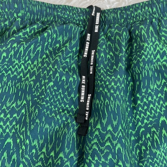 Nike Dri-Fit Green Pattern Running Shorts - Picture 2 of 9